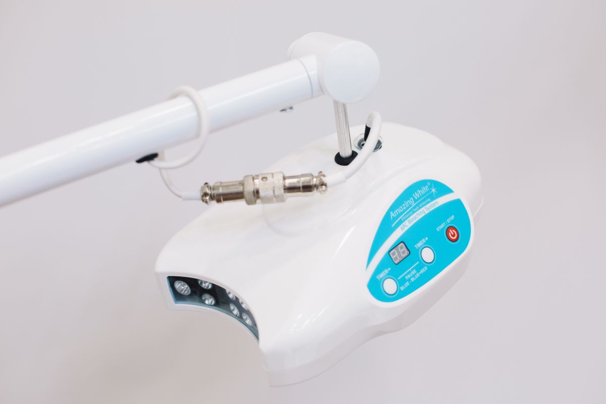 WellaWhite LED teeth whitening kit